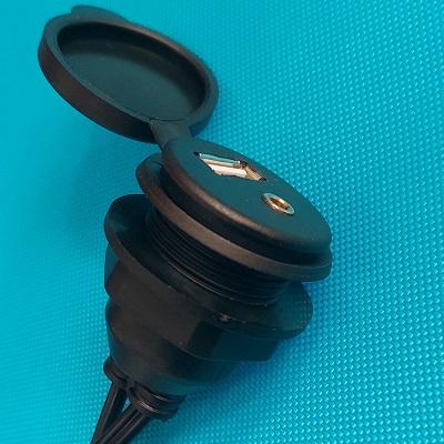 Вспомогательный кабель USB-AUX с герметичной лицевой панелью для прослушивания музыки с внешних USB устройств
