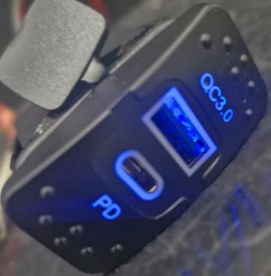 Врезное гнездо питания с двумя USB выходами, 14.195.60